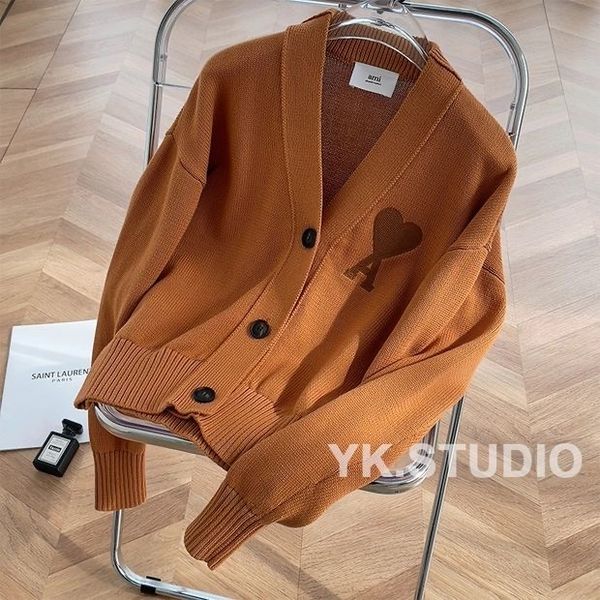 Autunno 2021 fashion designer maglione da donna con scollo a V bottoni di lusso di alta qualità tinta unita stile semplice lana fine morbida e confortevole