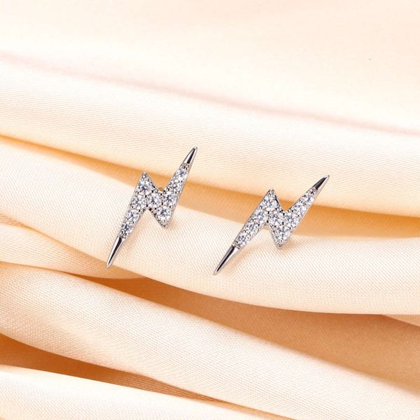

fashion inlaid white earrings