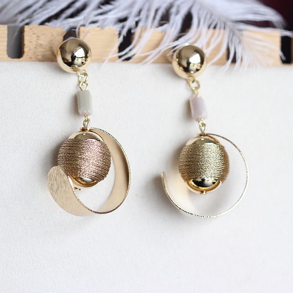 

frenchgoldlongtemperamentmodificationfaceroundretroexaggeratedwomansearrings, Golden;silver