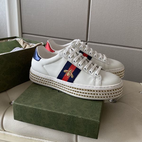 

loose cake shoes 2021 spring and autumn leather embroidery small bee thick sole anti-skid wear-resistant fashion comfortable women, Black