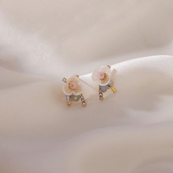 

stud 2021 fashion sweet pearl flowers fresh women earrings contracted joker elegant temperament jewelry, Golden;silver