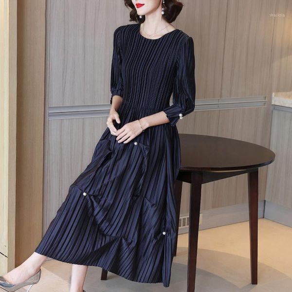 

casual dresses french design sense black slim dress autumn 2021 women's foreign style mother pleated, Black;gray