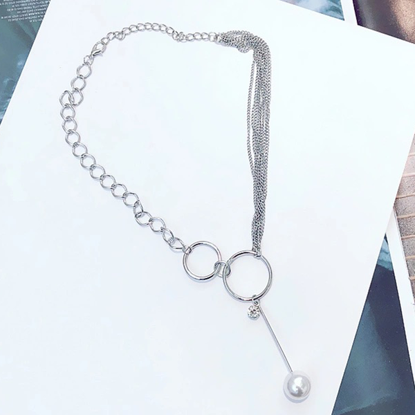 

chokers minimalist designs a clavicle chain as whole that looks cleanly ingenious irregular circle with pearl pendant, Golden;silver