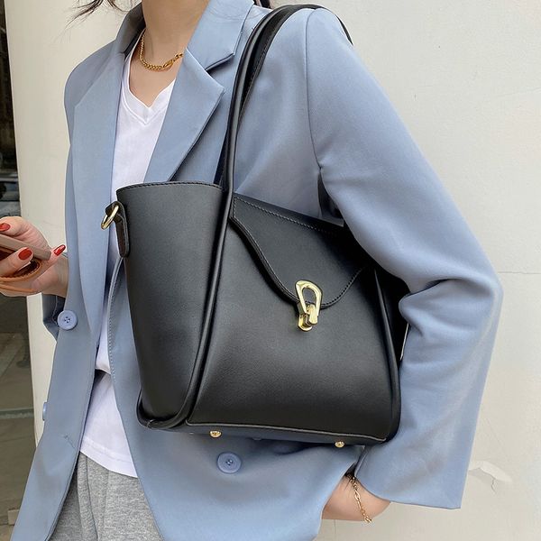 

niche design high-end bag women 2021 new fashion handbag underarm bag large-capacity tote bag shoulder width 34cm