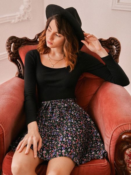 

scoop neck and ditsy floral skirt set u7xu#, White