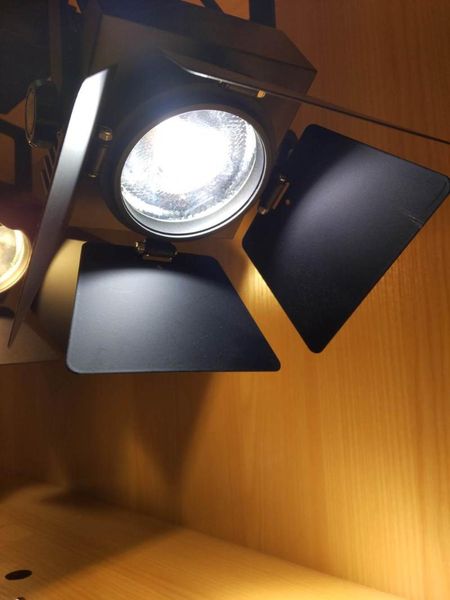 

phase/4 wire europe stype 20w 25w led track light with 4 lightbarrier accent for clothes store, restaurant, bar lights