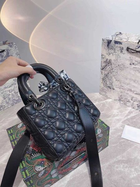 

sports 2021 fashion designer bag high-quality genuine leather solid color geometric pattern classic luxury bags latest chaise bagss handbag, Red;black