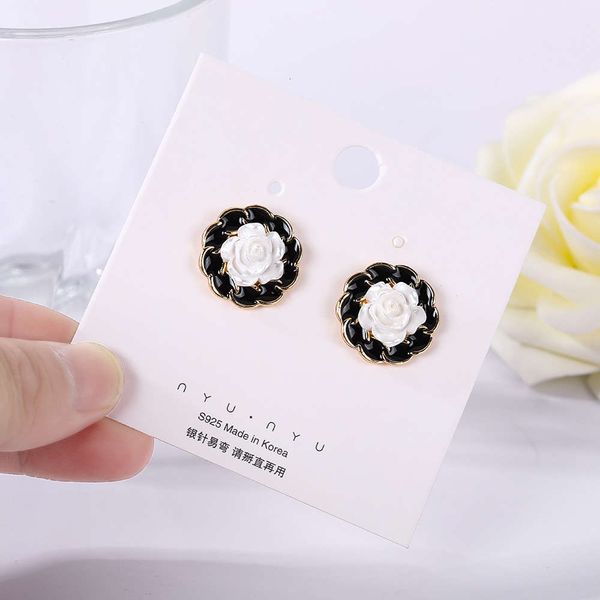

winter exquisite independent packaging color special-shaped autumn rose black earrings