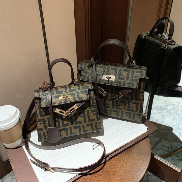 

new flower hand chic super versatile messenger bag