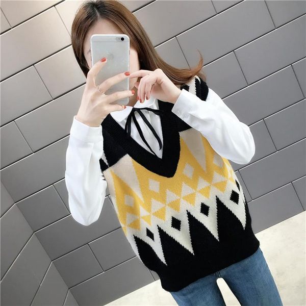 

women's vests room 154766, row 2, no.5, middle] diamond color matching vest, v-neck 39, Black;white