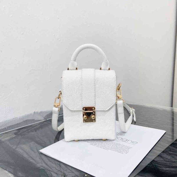 

2021 new fashion bag european and american modern style handbag, large space mobile phone bag, luxury classic patterns belong to fashionable