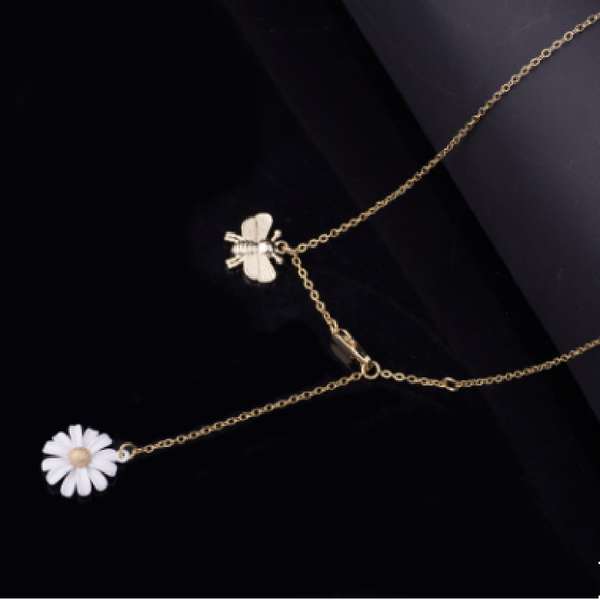 

fashion korean version of wild asymmetric small daisy bee clavicle chain suitable for banquet anniversary gifts jewelry chains, Silver