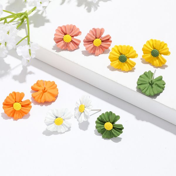 

sweet acrylic small daisy stud earrings for women girls new flower white and yellow earring wedding bridal party holiday jewelry gc135, Golden;silver
