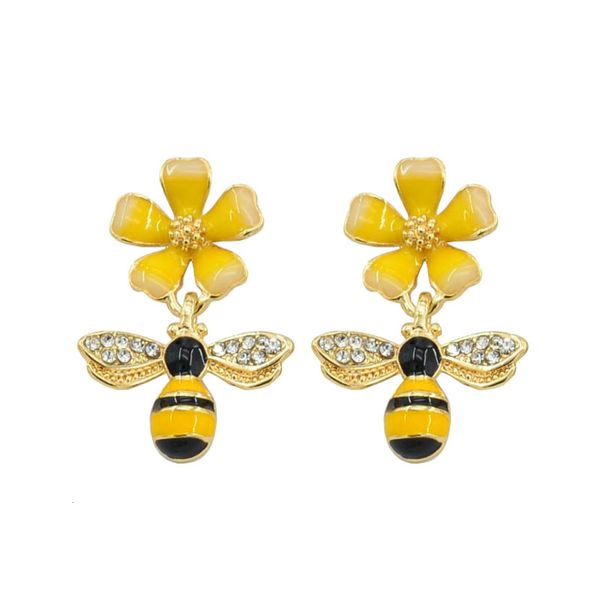 

creative temperament simple female lovely bee flower dripping earrings