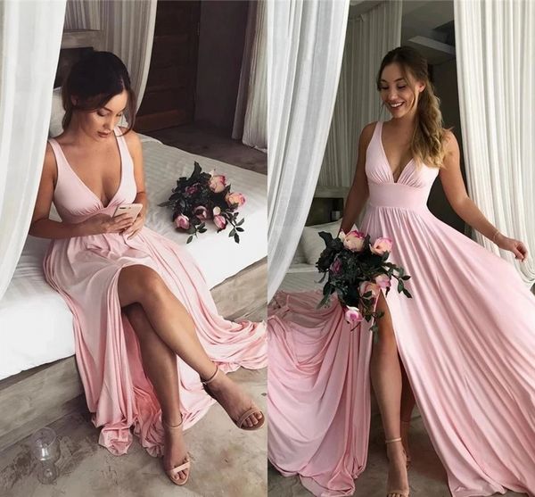 2021 Summer Beach Vita impero Abiti da damigella d'onore rosa Lungo scollo a V Abiti da damigella d'onore Sexy Fessura frontale Chiffon Una linea Backless Abito da festa per ospiti di nozze AL9050