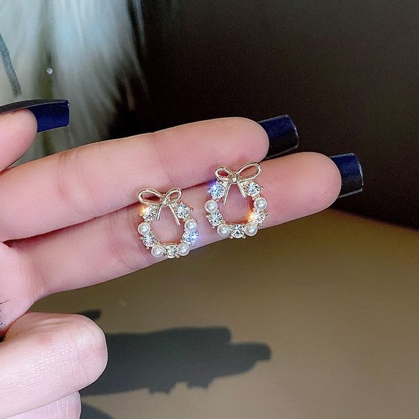 

exquisite pearl wreath earrings 925 sterling silver stud high-grade korean jewelry retro earrings lady 2021 ins temperament simple style wom, Golden;silver