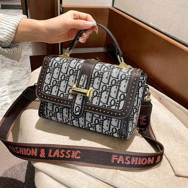 

simple texture portable small square bag fashion winter new printed single shoulder messenger style handbags sale