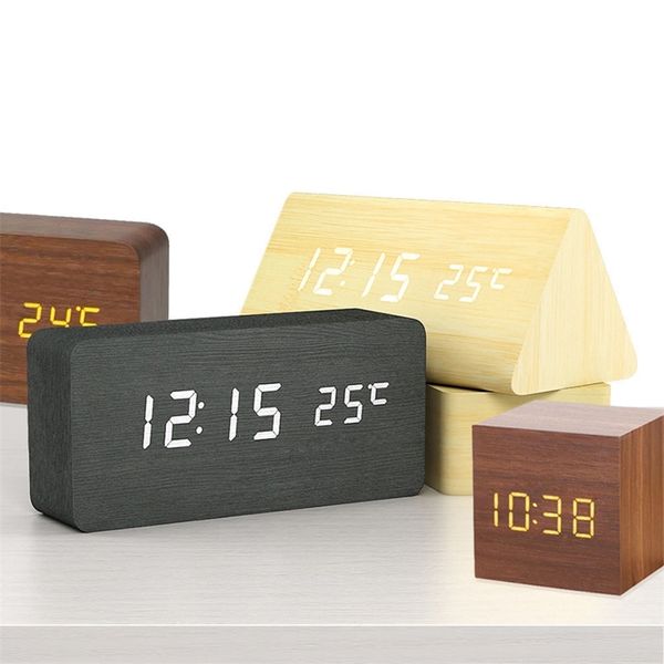 LED Sveglia in legno Orologio da tavolo Controllo vocale Wake Up Light Digital Wood USB / AAA Powered s Home Decor 210804