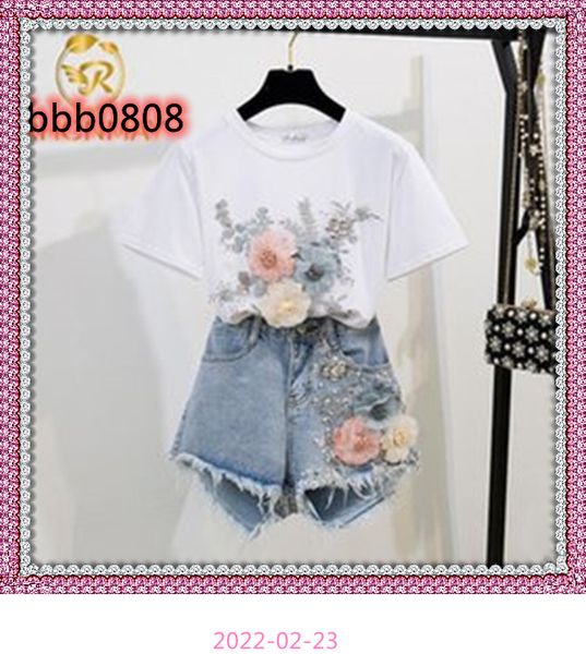 

2021 summer women 2 piece sets embroidery 3d flower t-shirt + denim shorts sets vintage beading, White