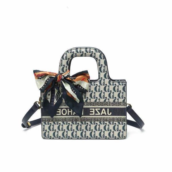 

2021 new style westernized messenger bag high sense princess diana women's silk scarf star mkj