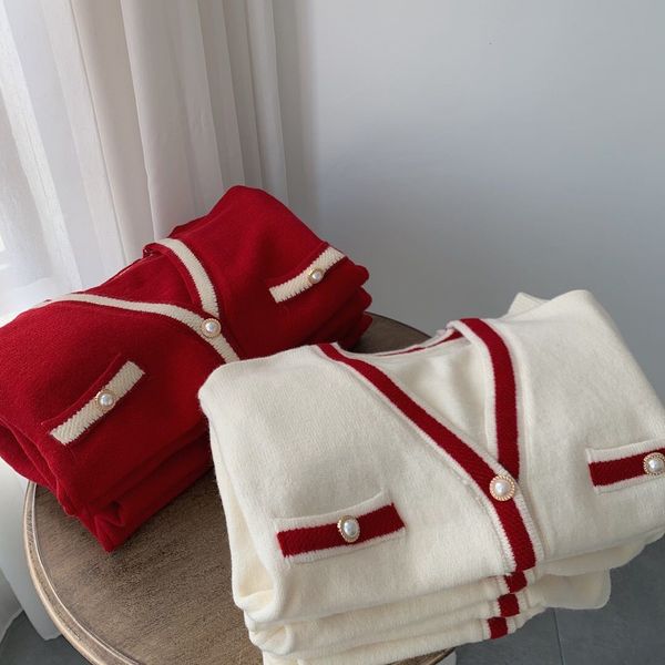 

sweater beautiful sweaters are designed women, short fragrance on clothes. underwear, knitted or crocheted, can be worn in, White;black