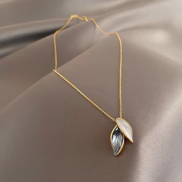

pendant necklaces ins design fashion jewelry simple morandi drop oil leaf necklace sweet and elegant women clavicle, Silver