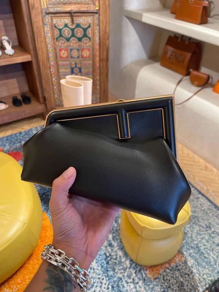 

factory outlet luxury handbags and storage fend first small one shoulder messenger bag is pbetterographed live without return