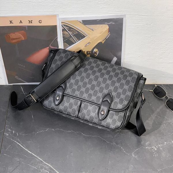 

factory direct mens leather shoulder bags daily casual printed postman bag simple and versatile black clamshell men handbag street trend pla