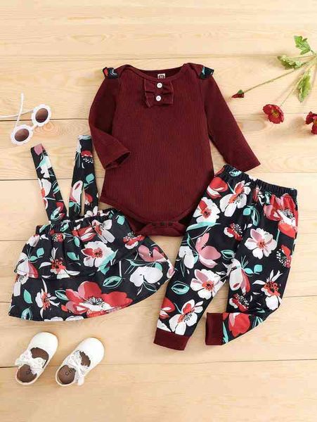 

baby frill trim bodysuit & floral print sweatpants and pinafore skirt she, White