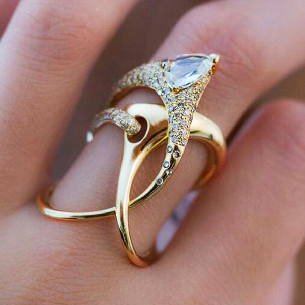 Huitan Luxury Irregular Magical Witch Ring Accessori super cool Gadget Golden Twist Winding Gioielli da donna Anelli di personalità
