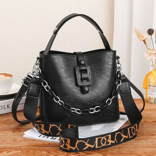 

2021 new trend bag versatile one shoulder messenger bag women's 12075