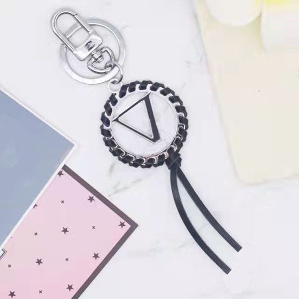 

designers fashion keychains luxury key chain key buckle letters handmade leather keychain men women bag pendants 2 option nice good, Silver