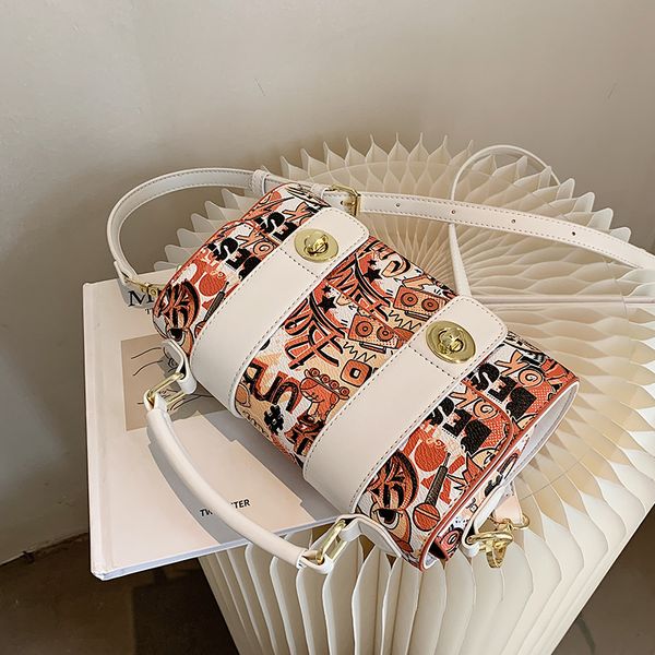 

niche design bag 2021 new fashion graffiti wild ins messenger bag popular female party bag shoulder width 20cm
