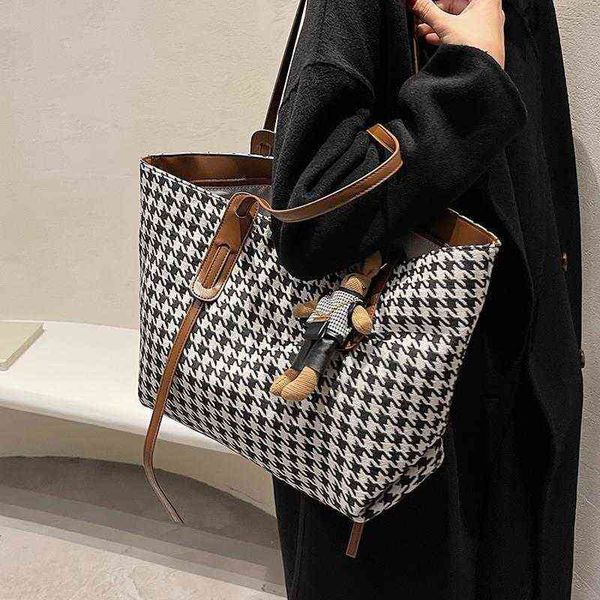 

high capacity bag 2021 fashion lattice women's autumn and winter single shoulder versatile commuter tote