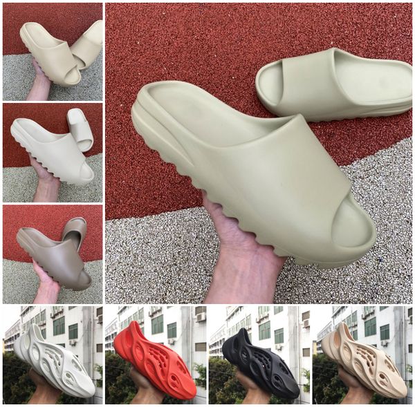 

2021 kanye sandals shoes foam runner triple black white red slide bone resin desert sand earth brown men women slipper sneakers
