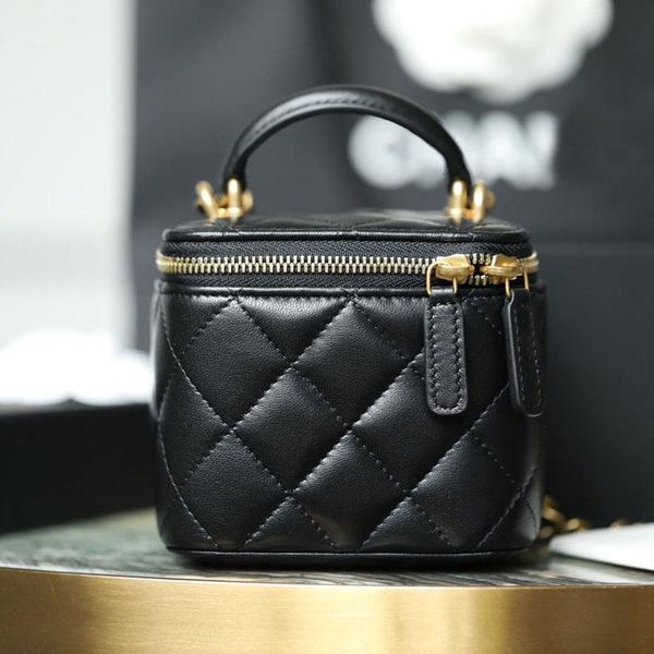 

cosmetic bags & cases luxury cc women woc bag 2021 spring classic genuine leather shoulder for with