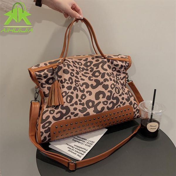 

evening bags brand designer handbags for woman 2021 high capacity rivet shoulder bag fashion with tassels all-match large messenger