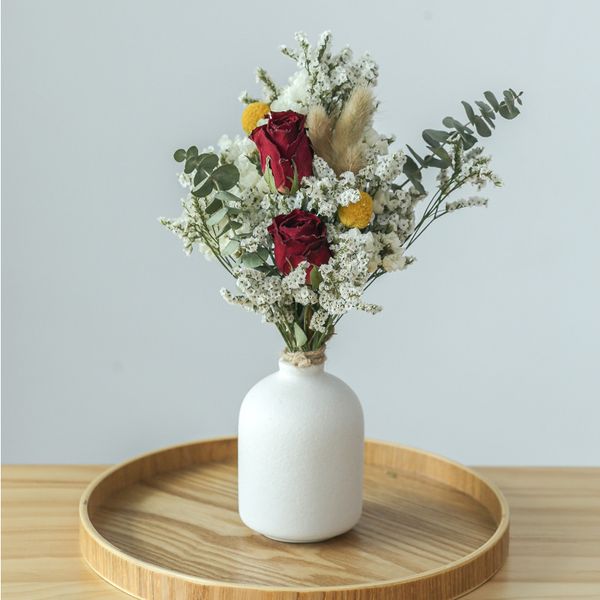 1 mazzo di rose miste margherite Babysbreath mini bouquet di fiori secchi conservati con vaso fotografia decorazione per ufficio desktop di casa 210317