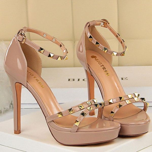 

dress shoes nightclub high heels 2.5cm with waterproof platform patent leather metal rivets women sandals fashion studded pumps, Black