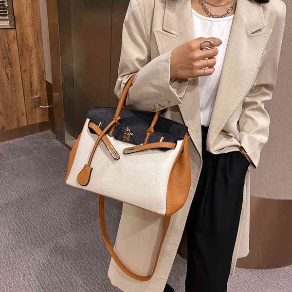 

star's new kelly bag in spring and summer of 2021 litchi pattern handbag