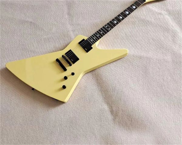 

classic electric guitar, made of solid wood, beautiful timbre, comfortable feel, delivery to home. guitars guitarra