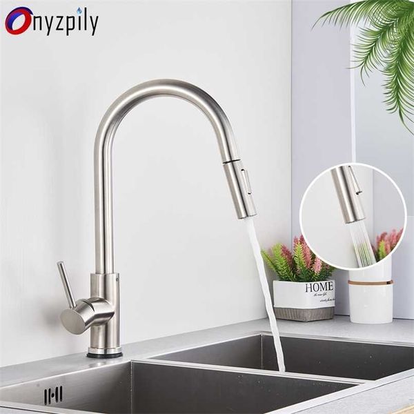 OnyzPily Matiled Mixel Mixer Mixer Single Hole Вытащить носик кухонный приемник смеситель кран потоковой распылитель головной хромированный / черная кухня 220118