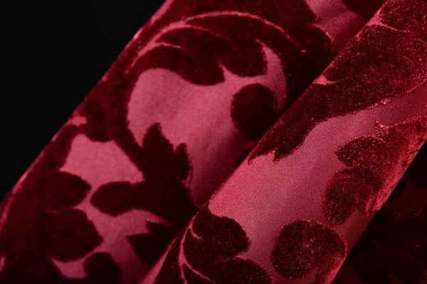 

red floral pattern velvet drapes. length up to 108 '' ( 274 cm) curtain & drapes