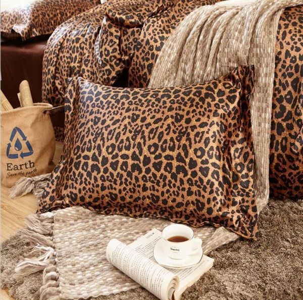 Federa per cuscino in seta imitata con stampa leopardata sexy 48x74 Cuscino per biancheria da letto rettangolare Federa decorativa per la casa in raso tinta unita