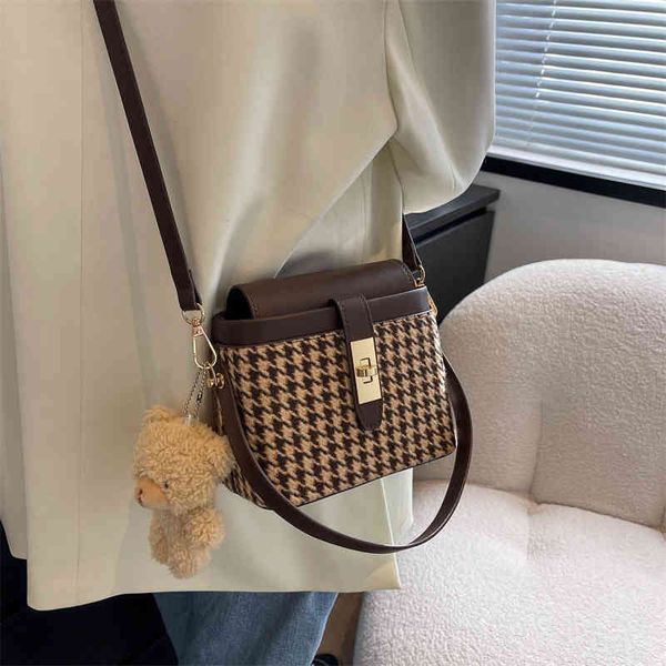 

bags handbags wallets lattice hand female 2021 fashion korean bucket versatile ins messenger single shoulder, Black;red