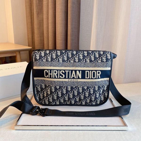 

2021 new fashion trend versatile light luxurys high sense small square bag single shoulder crossbody lock canvas backpack for men and women