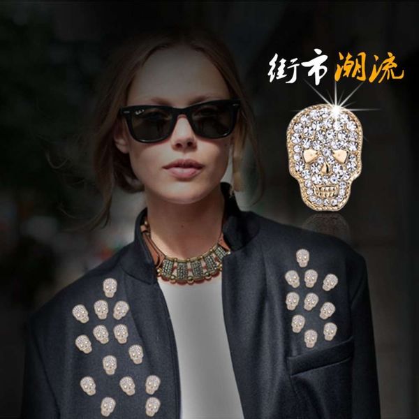 

fashion trend skull head brooch with diamond shirt collar pin, Gray