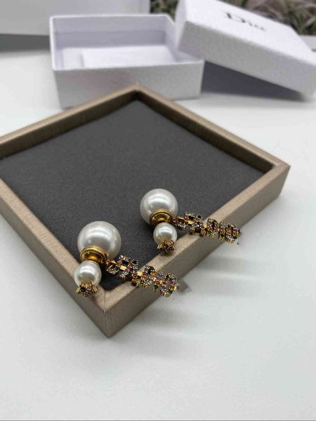 

2021 new designer new geometric rectangle letter pearl earrings family pentagram versatile, Golden