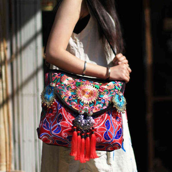 

shopping bags new arrival hmong embroidered women handbag ethnic handmade tassel silver lock shoulder vintage casual canvas travel 220309