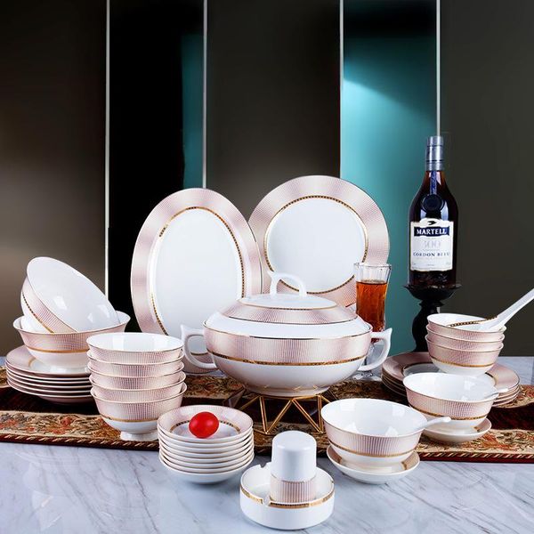 Set di stoviglie Set di stoviglie in ceramica europea Ciotole e piatti in bone china Regalo di inaugurazione della casa da 60 cucchiai